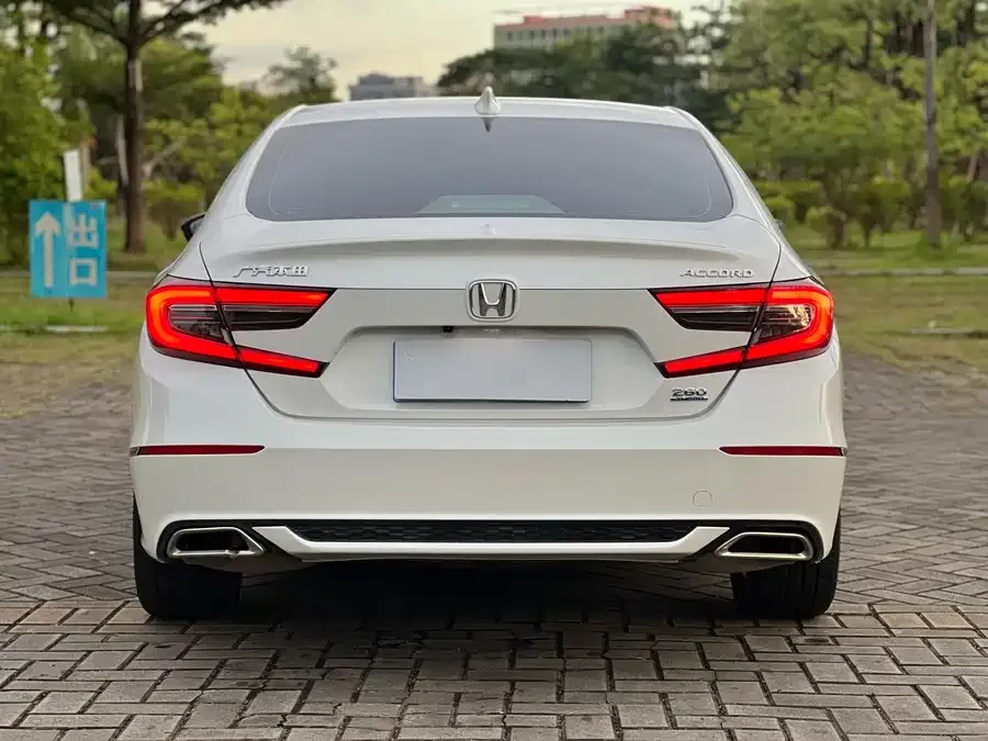 Honda Accord Accord 2022 260TURBO Deluxe Edition 2022 — миниатюра 2