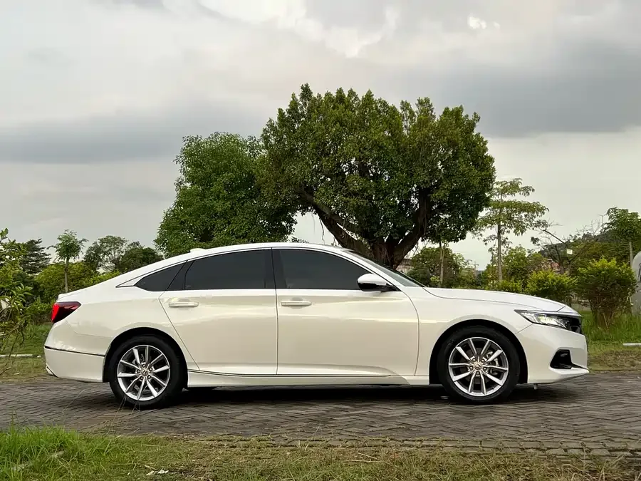Honda Accord Accord 2022 260TURBO Deluxe Edition 2022 — миниатюра 4