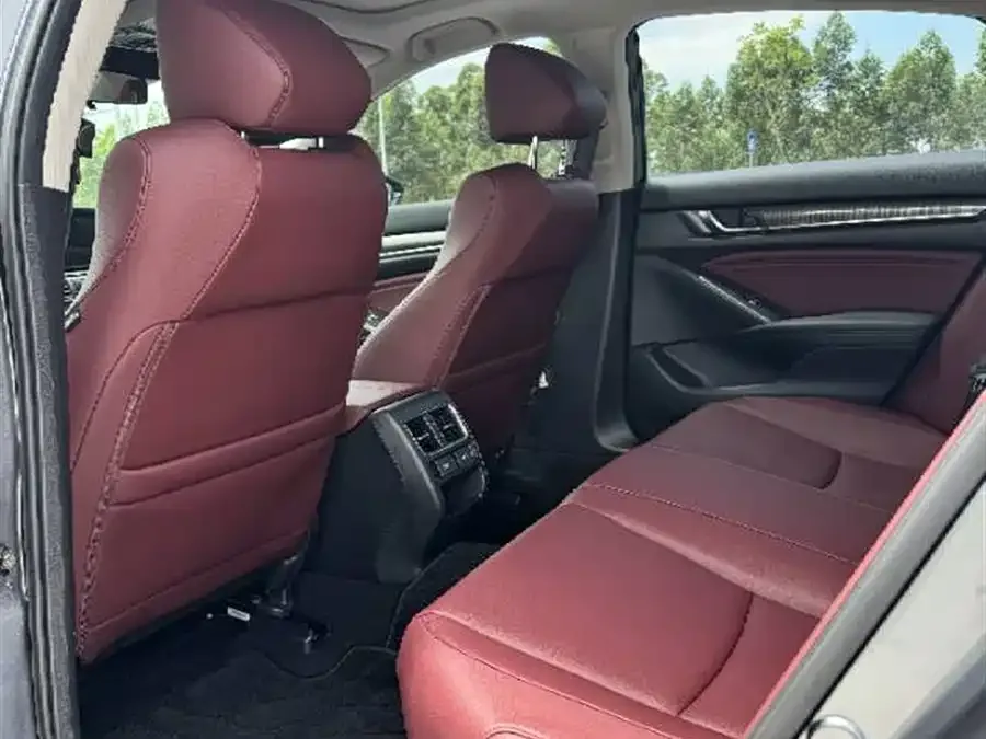 Honda Accord 2022 Accord 260TURBO Fantasy Night Premium Edition 2022 — миниатюра 4