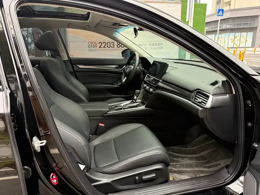 Honda Accord 2022 Accord 260TURBO Fantasy Night Premium Edition 2022 — миниатюра 4
