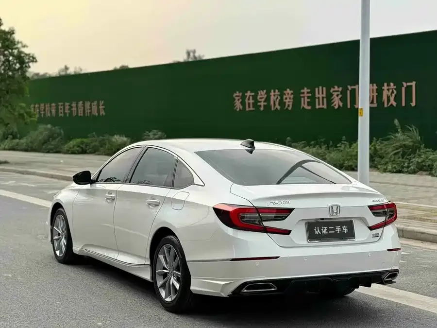 Honda Accord Accord 2022 260TURBO Deluxe Edition 2022 — миниатюра 4