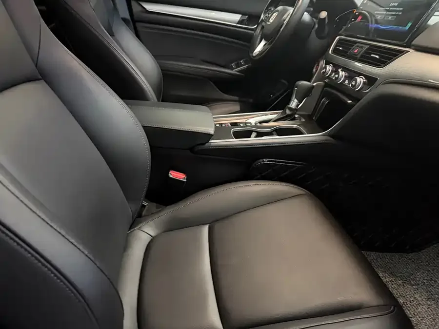 Honda Accord Accord 2022 260TURBO Deluxe Edition 2022 — миниатюра 2