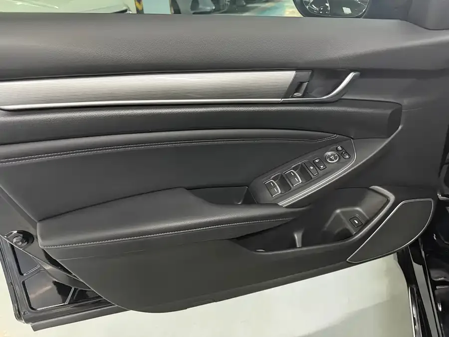 Honda Accord Accord 2022 260TURBO Deluxe Edition 2022 — миниатюра 5
