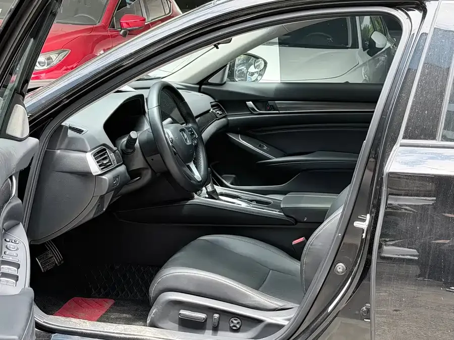 Honda Accord 2022 Accord 260TURBO Fantasy Night Premium Edition 2023 — миниатюра 4