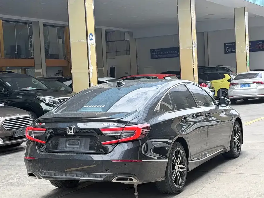 Honda Accord 2022 Accord 260TURBO Fantasy Night Premium Edition 2023 — миниатюра 5