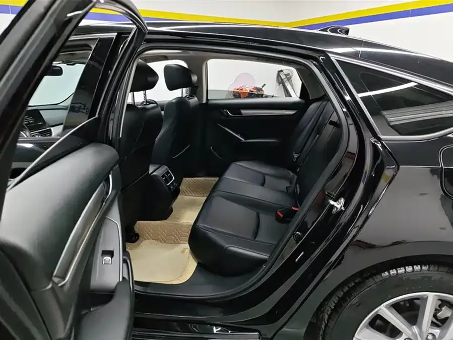 Honda Accord Accord 2022 260TURBO Deluxe Edition 2023 — миниатюра 5