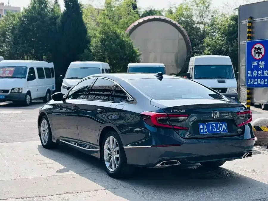 Honda Accord Accord 2022 260TURBO Deluxe Edition 2022 — миниатюра 2