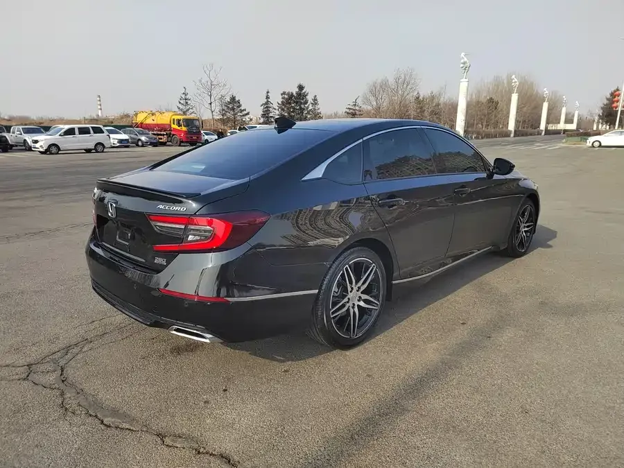 Honda Accord 2022 Accord 260TURBO Fantasy Night Premium Edition 2023 — миниатюра 2