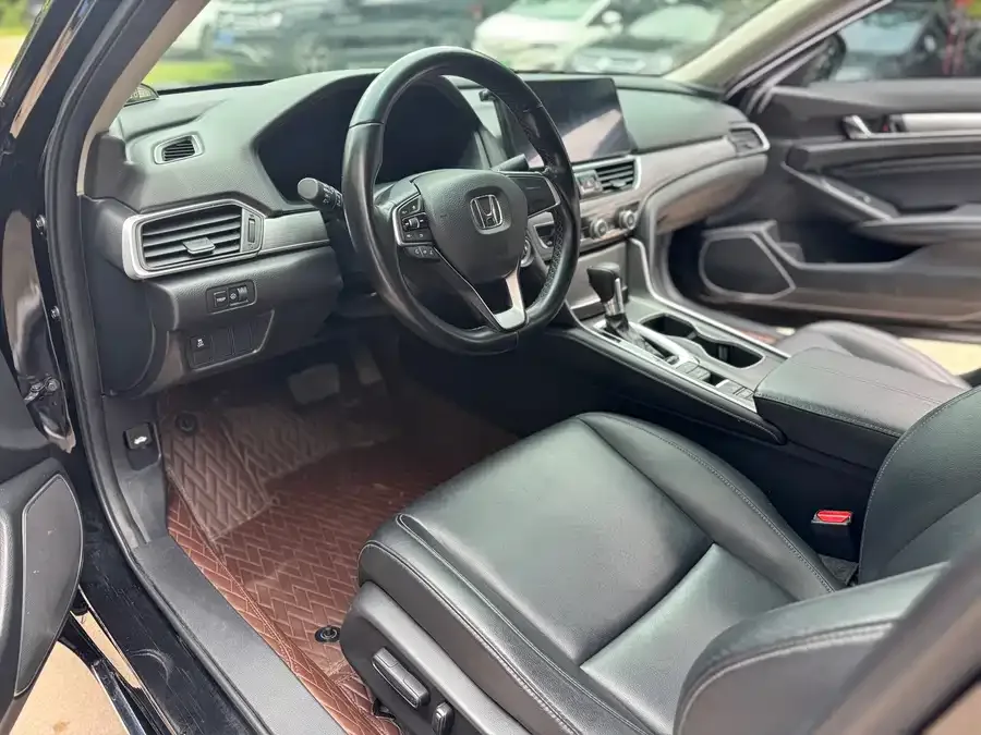 Honda Accord Accord 2022 260TURBO Deluxe Edition 2022 — миниатюра 2