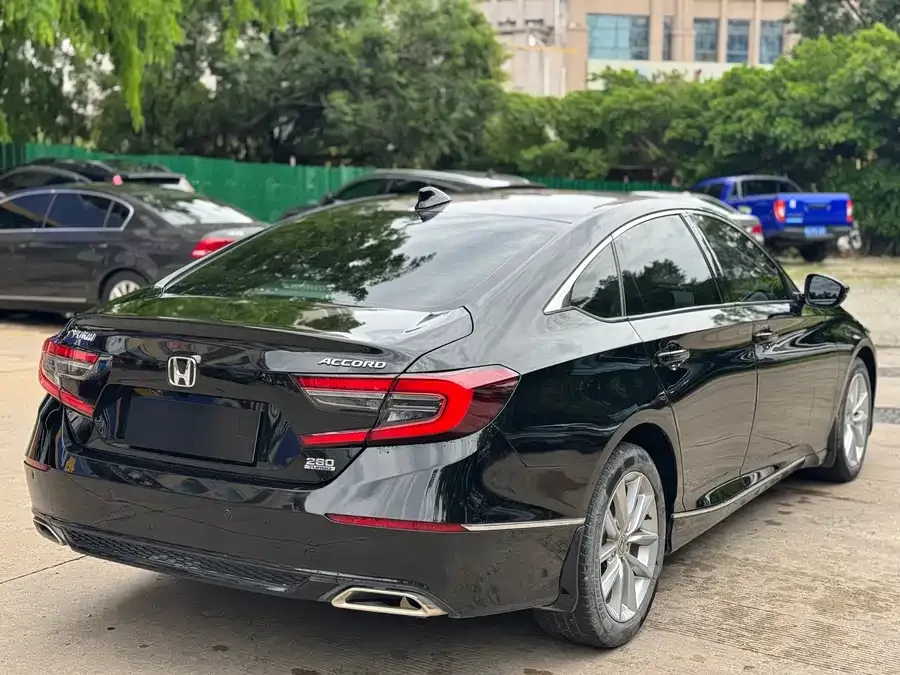 Honda Accord Accord 2022 260TURBO Deluxe Edition 2022 — миниатюра 4