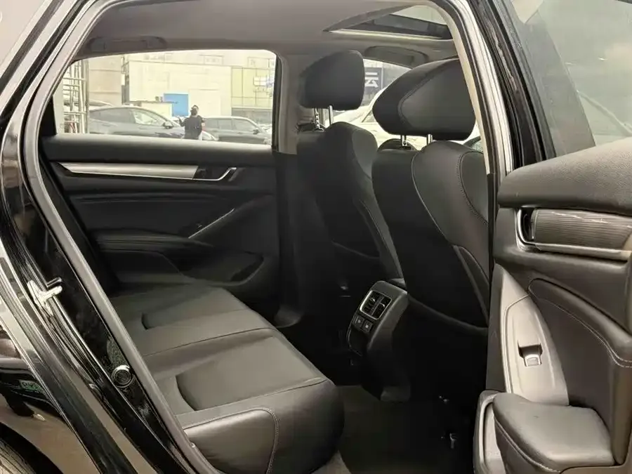 Honda Accord 2022 Accord 260TURBO Fantasy NightFlagship Edition 2022 — миниатюра 2