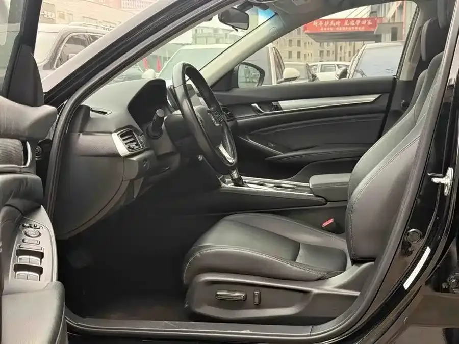 Honda Accord 2022 Accord 260TURBO Fantasy NightFlagship Edition 2022 — миниатюра 3