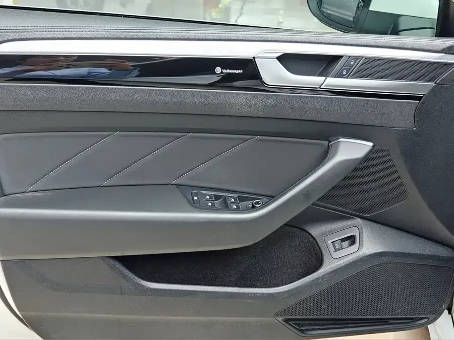 Volkswagen FAW- CC FAW-Volkswagen CC 2021 330TSI Dazzling Edition 2022 — миниатюра 2