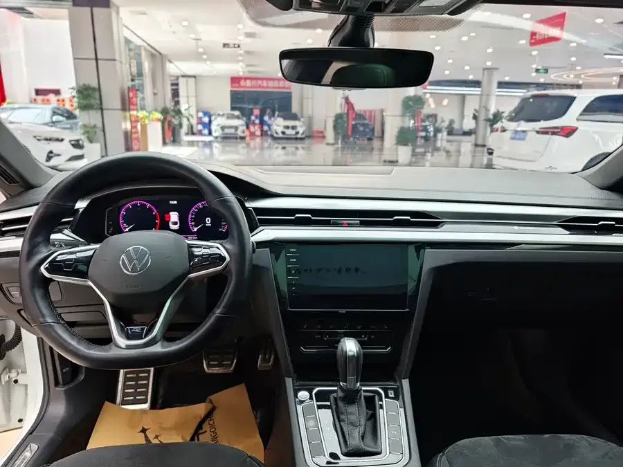 Volkswagen FAW- CC FAW-Volkswagen CC 2021 330TSI Dazzling Edition 2022 — миниатюра 5
