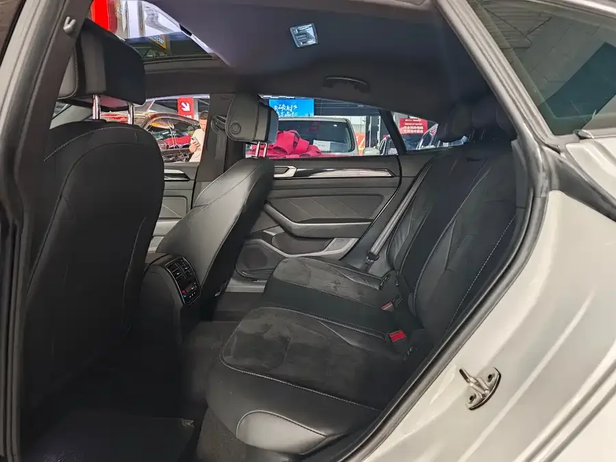 Volkswagen FAW- CC FAW-Volkswagen CC 2023 330TSI Dazzling Edition 2023 — миниатюра 5