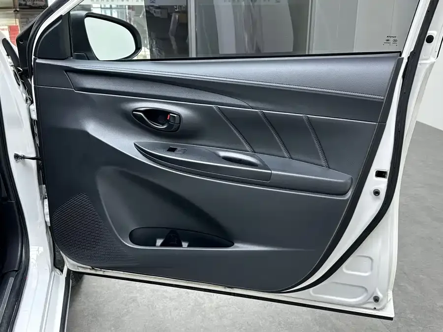 Toyota YARiS L YARiS L 2022 YARiS X 1.5L CVT Leading PLUS Edition 2022 — миниатюра 4
