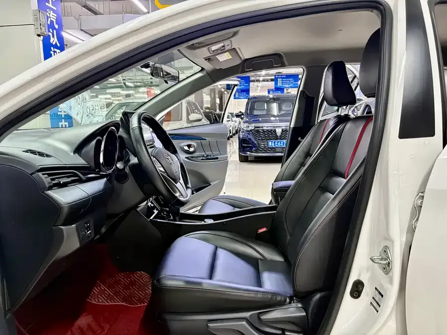 Toyota YARiS L YARiS L 2022 YARiS X 1.5L CVT Luxury PLUS Edition 2022 — миниатюра 4