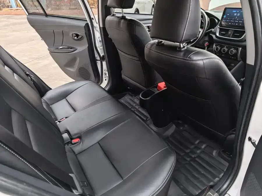 Toyota YARiS L YARiS L 2022 YARiS X 1.5L CVT Leading PLUS Edition 2023 — миниатюра 4