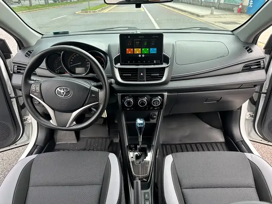Toyota YARiS L YARiS L 2022 YARiS X 1.5L CVT Leading PLUS Edition 2022 — миниатюра 3