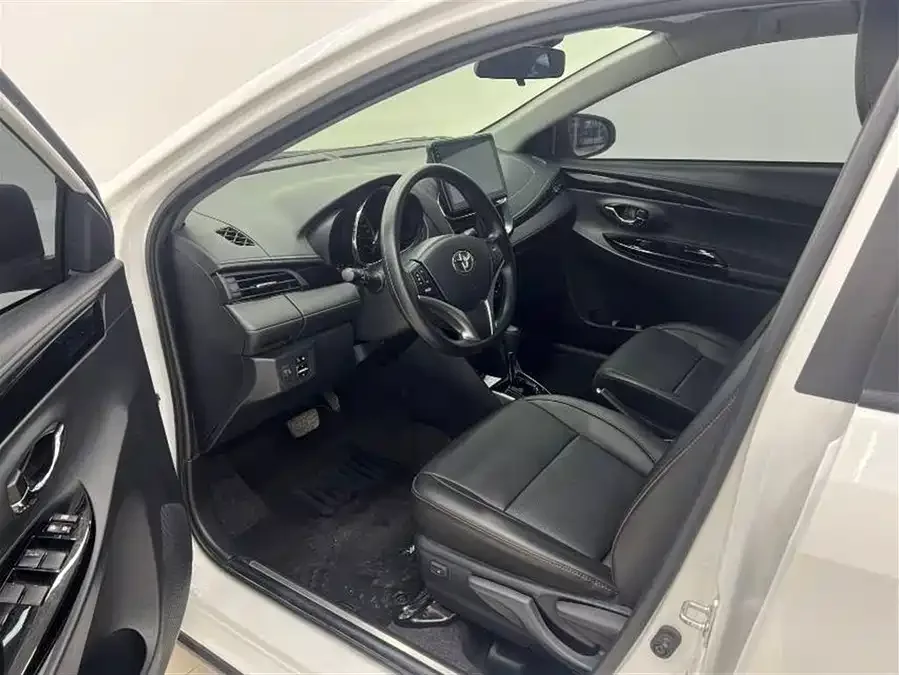 Toyota YARiS L YARiS L 2022 YARiS X 1.5L CVT Luxury PLUS Edition 2023 — миниатюра 3