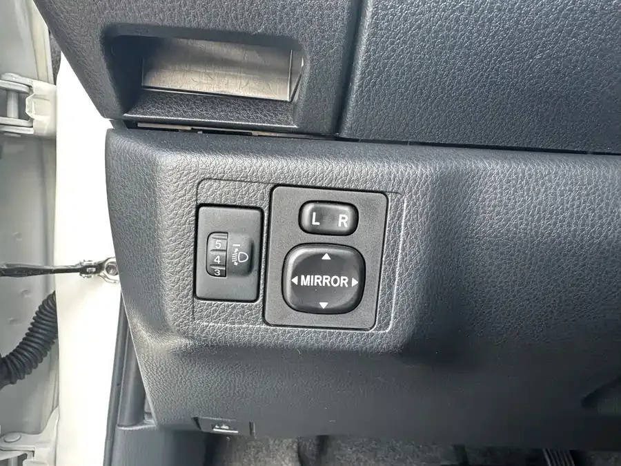 Toyota YARiS L YARiS L 2022 1.5L CVT Leading PLUS Edition 2022 — миниатюра 2