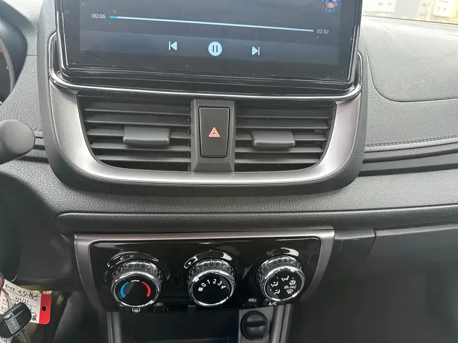 Toyota YARiS L YARiS L 2022 1.5L CVT Leading PLUS Edition 2022 — миниатюра 3