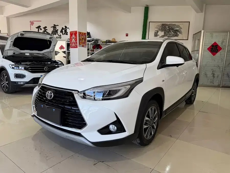 Toyota YARiS L YARiS L 2022 YARiS X 1.5L CVT Luxury PLUS Edition 2023 — фото 1, купить с доставкой в Москву