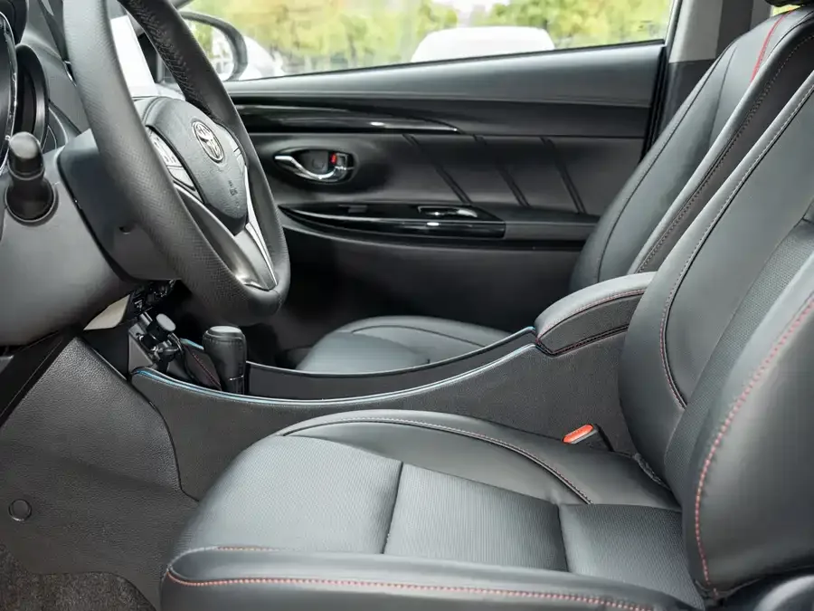 Toyota YARiS L YARiS L 2022 YARiS X 1.5L CVT Luxury PLUS Edition 2023 — миниатюра 5