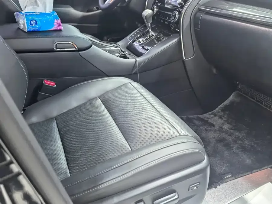 Lexus LM 2020 300h 7-seat Elegant Edition 2023 — миниатюра 2