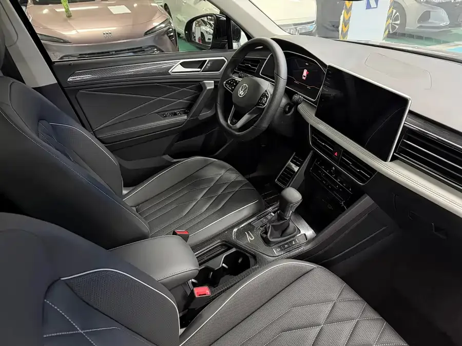 Volkswagen Tiguan L Tiguan L 2023 330TSI Automatic 2WD R-Line Enjoy Edition 2023 — миниатюра 2