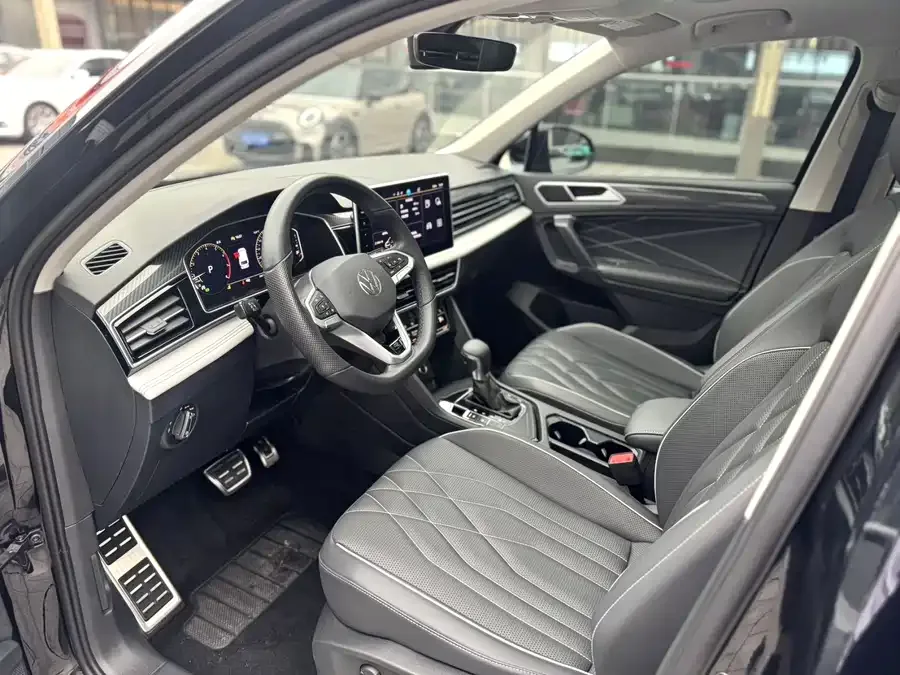 Volkswagen Tiguan L Tiguan L 2024 330TSI Automatic 2WD R-Line Enjoy Edition 2024 — миниатюра 2