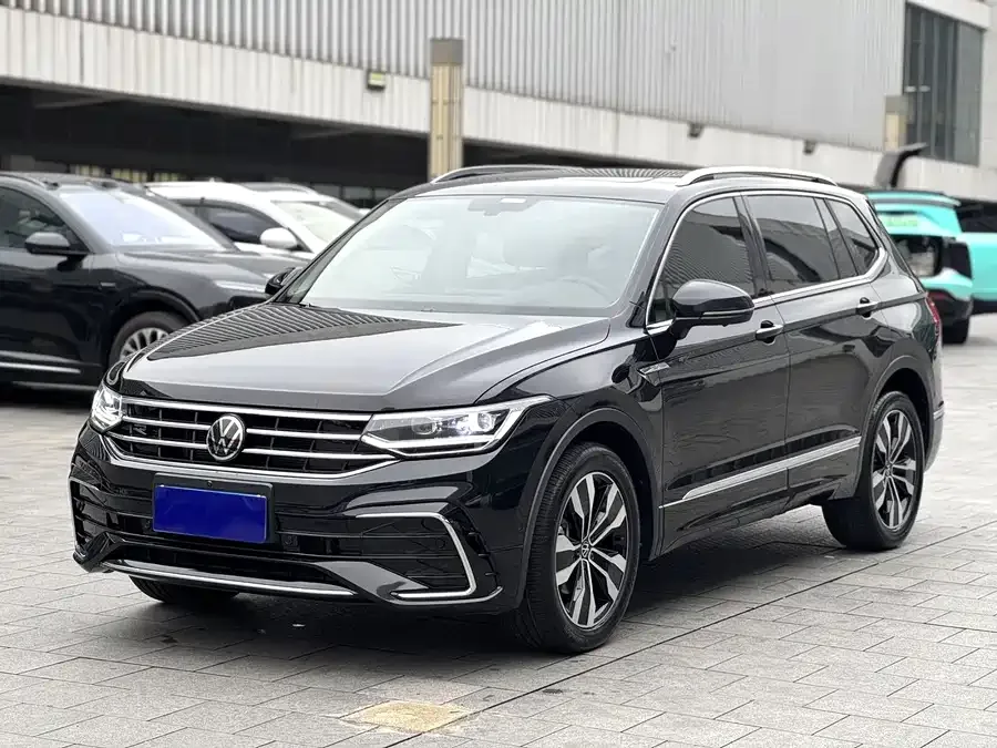Volkswagen Tiguan L Tiguan L 2024 330TSI Automatic 2WD R-Line Enjoy Edition 2024 — фото 1, купить с доставкой в Москву