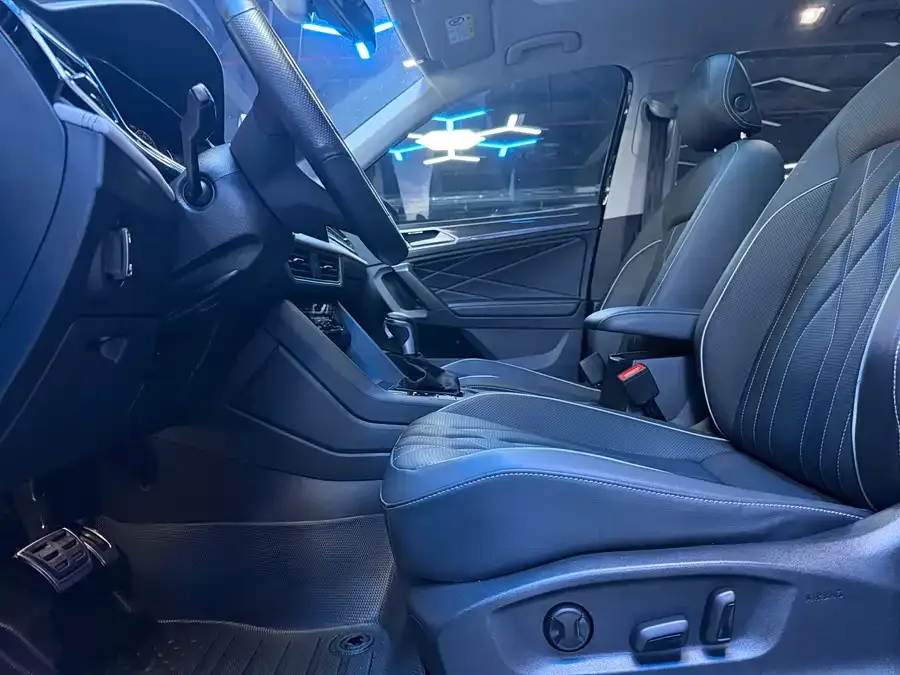 Volkswagen Tiguan L Tiguan L 2023 330TSI Automatic 2WD R-Line Enjoy Edition 2023 — миниатюра 2