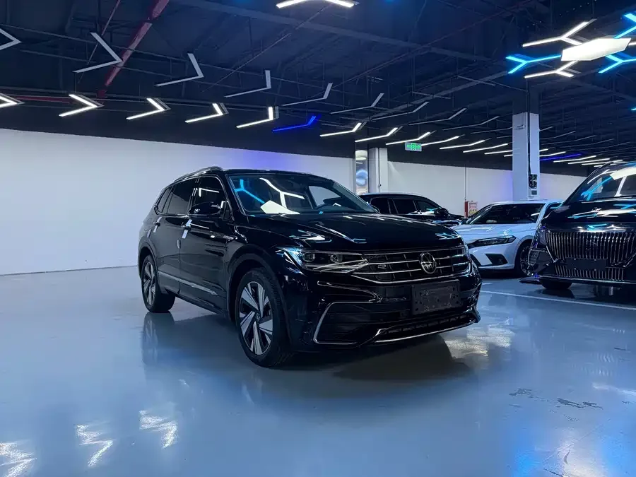 Volkswagen Tiguan L Tiguan L 2023 330TSI Automatic 2WD R-Line Enjoy Edition 2023 — миниатюра 3