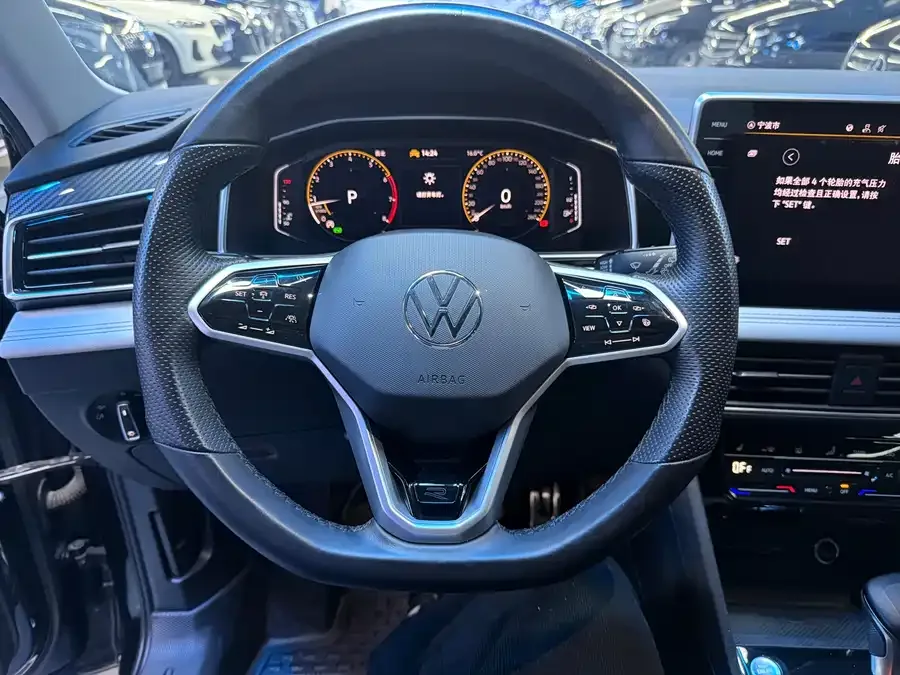 Volkswagen Tiguan L Tiguan L 2023 330TSI Automatic 2WD R-Line Enjoy Edition 2023 — миниатюра 4