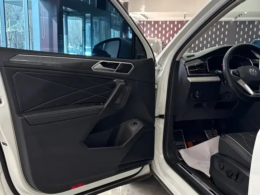Volkswagen Tiguan L Tiguan L 2023 facelift 330TSI automatic two-wheel drive R-Line Enjoy Edition 2024 — миниатюра 5