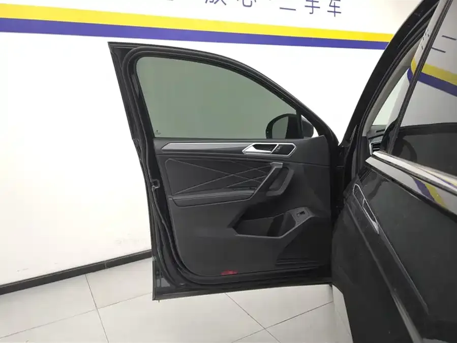 Volkswagen Tiguan L Tiguan L 2022 330TSI Automatic 2WD R-Line Enjoy Edition 2022 — миниатюра 4