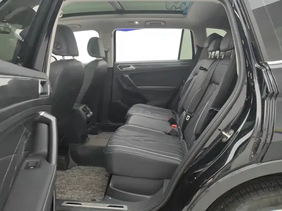 Volkswagen Tiguan L Tiguan L 2022 330TSI Automatic 2WD R-Line Enjoy Edition 2022 — миниатюра 5