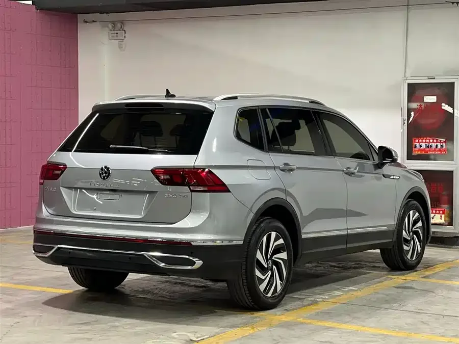 Volkswagen Tiguan L Tiguan L 2023 280TSI Automatic 2WD Trendy Limited Edition 2022 — миниатюра 2