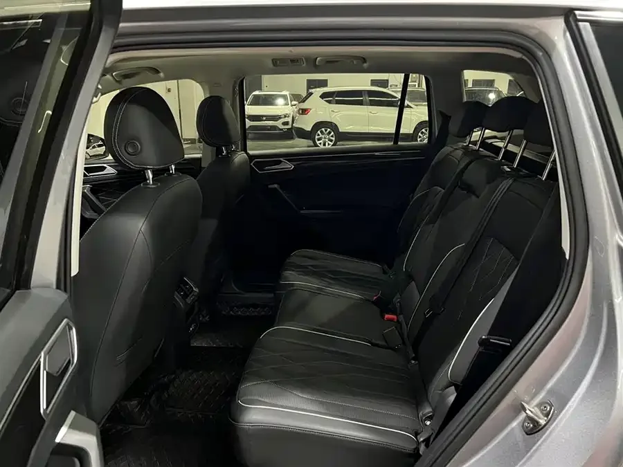 Volkswagen Tiguan L Tiguan L 2023 280TSI Automatic 2WD Trendy Limited Edition 2022 — миниатюра 5
