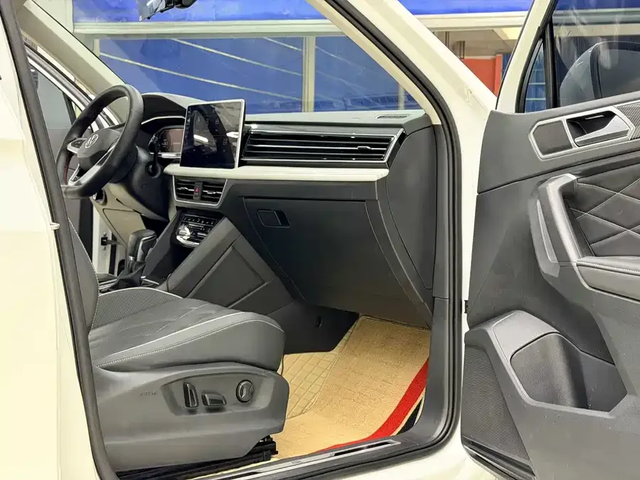 Volkswagen Tiguan L Tiguan L 2024 300TSI Automatic 2WD Smart Edition 2024 — миниатюра 2