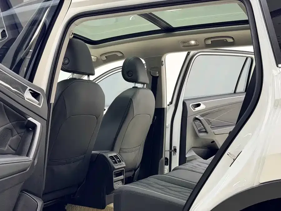 Volkswagen Tiguan L Tiguan L 2024 300TSI Automatic 2WD Smart Edition 2024 — миниатюра 4
