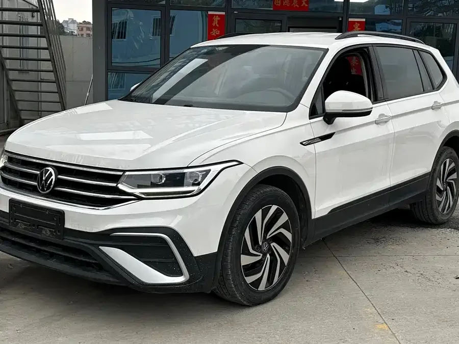 Volkswagen Tiguan L Tiguan L 2022 330TSI Automatic 2WD Comfort Edition 2022 — миниатюра 3