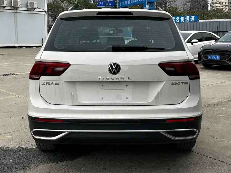 Volkswagen Tiguan L Tiguan L 2022 330TSI Automatic 2WD Comfort Edition 2022 — миниатюра 4