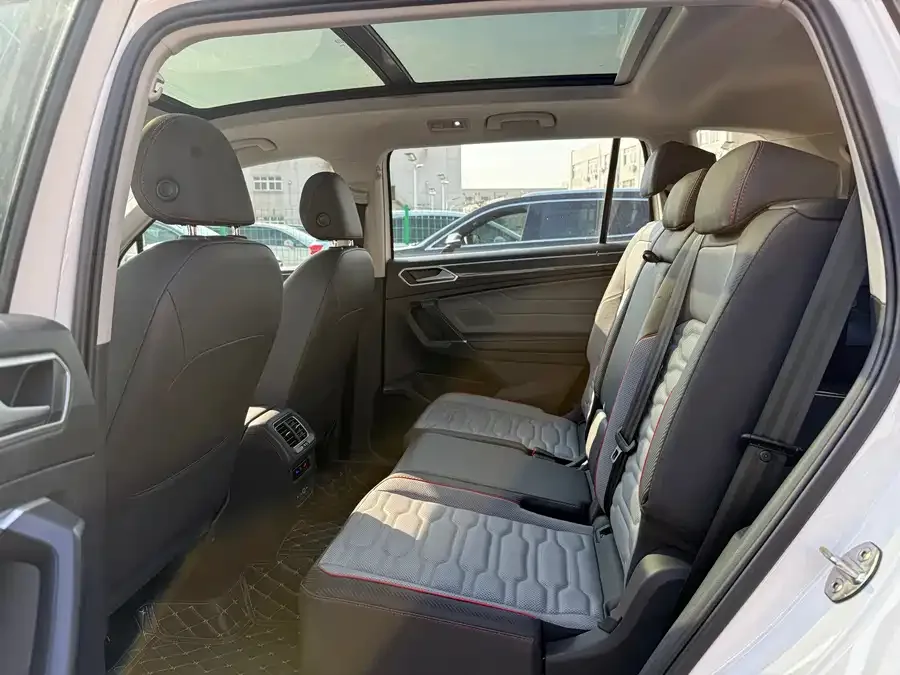 Volkswagen Tiguan L Tiguan L 2022 380TSI automatic four-wheel drive R-Line flagship version 7 seats 2022 — миниатюра 5