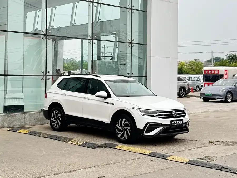 Volkswagen Tiguan L Tiguan L 2022 330TSI Automatic 2WD Comfort Edition 2022 — миниатюра 3