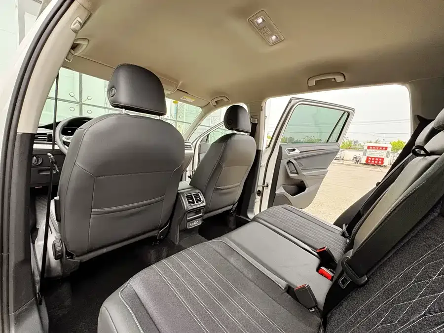 Volkswagen Tiguan L Tiguan L 2022 330TSI Automatic 2WD Comfort Edition 2022 — миниатюра 5