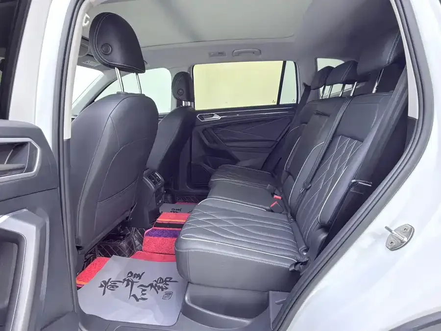 Volkswagen Tiguan L Tiguan L 2023 280TSI Automatic 2WD Trendy Limited Edition 2023 — миниатюра 2