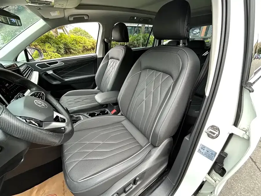 Volkswagen Tiguan L Tiguan L 2023 330TSI Automatic 2WD R-Line Enjoy Edition 2022 — миниатюра 4