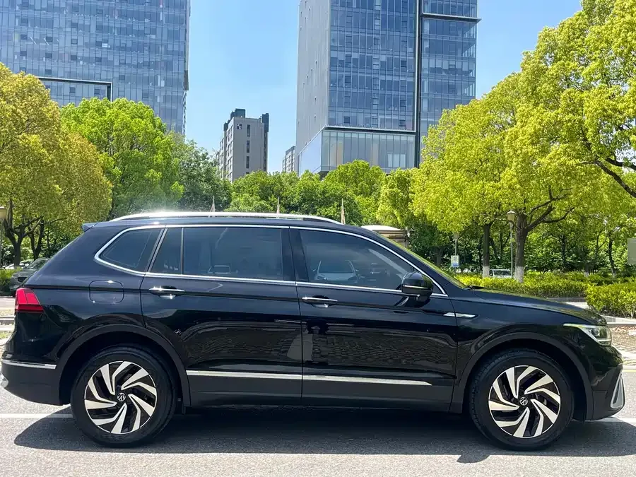 Volkswagen Tiguan L Tiguan L 2023 330TSI Automatic 2WD Smart Edition 2023 — миниатюра 4